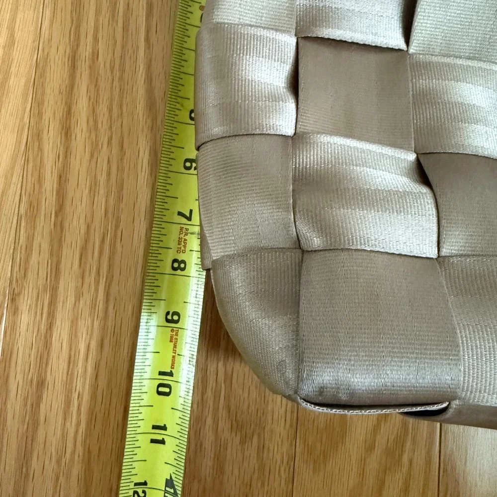 Harveys seatbelt bag